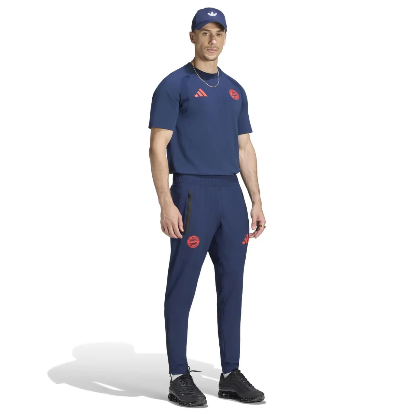 adidas Bayern München Tiro Travel Trainingsbroek 2026-2027 Donkerblauw Rood