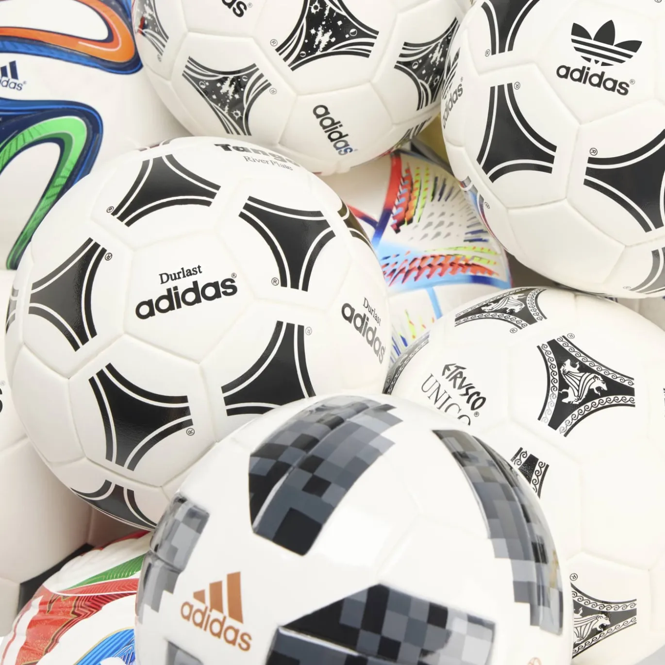 adidas FIFA World Cup Historical Mini Voetbal Set 15 Ballen
