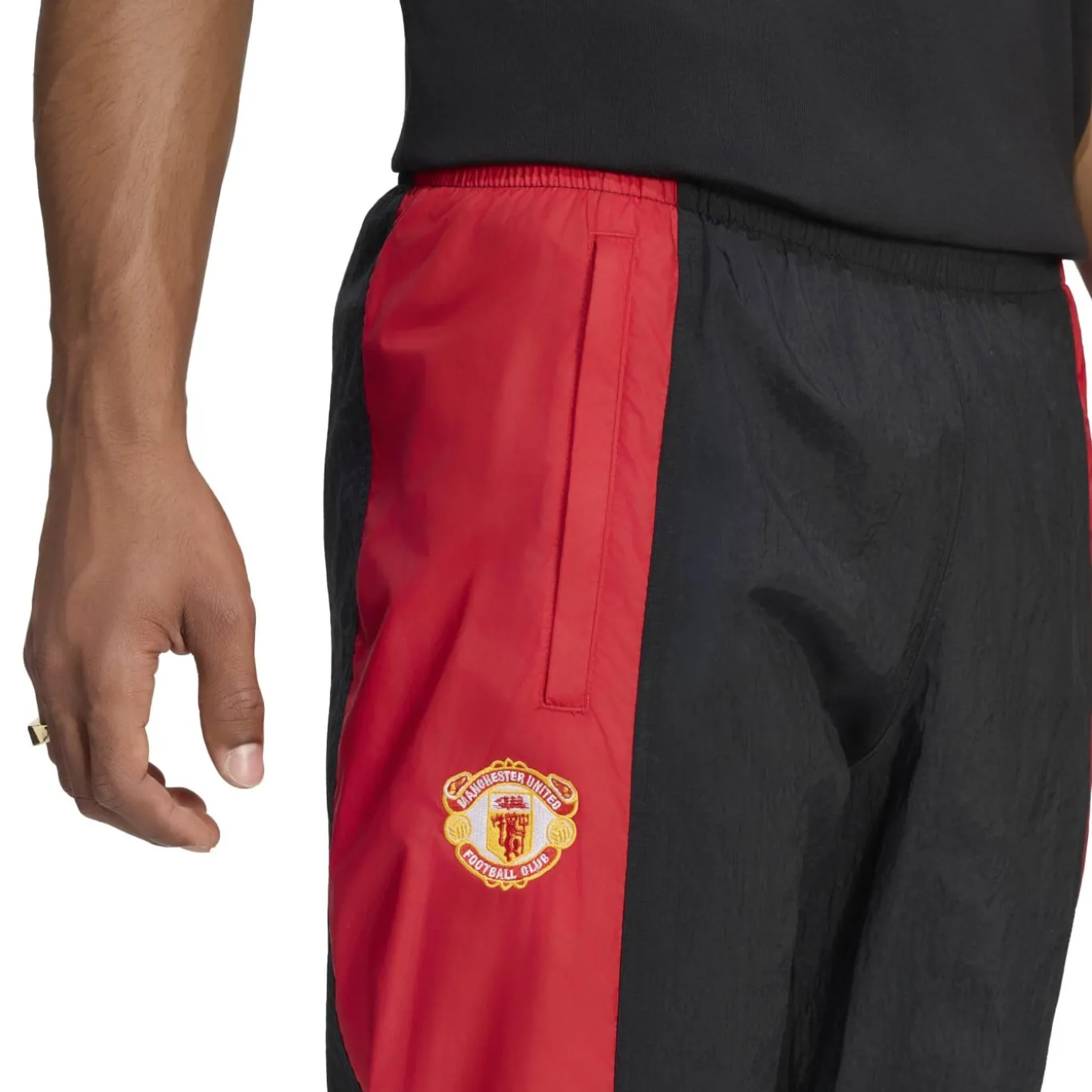 adidas Manchester United EQT Trainingsbroek Zwart Rood Wit