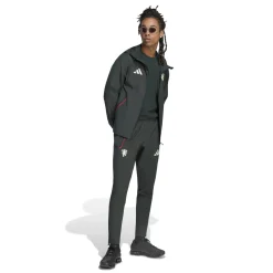 adidas Manchester United Tiro Travel Trainingspak 2026-2027 Donkerolijfgroen Wit Rood