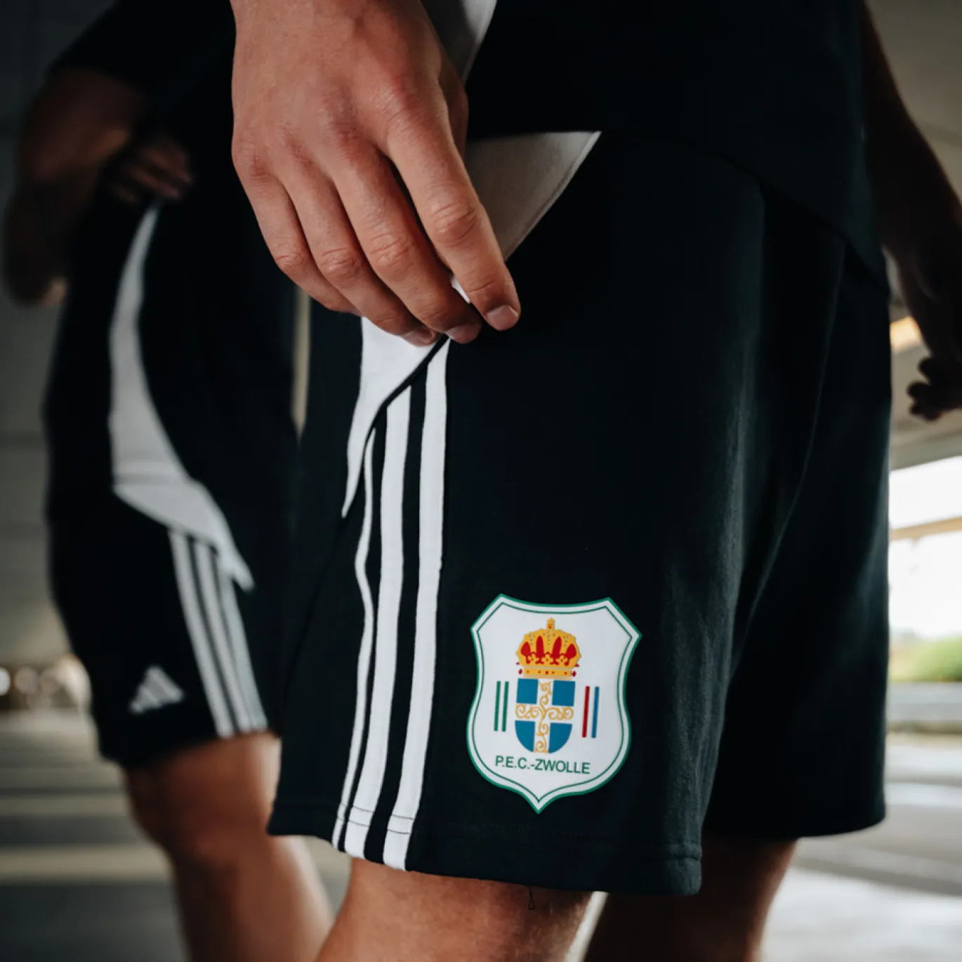 adidas PEC Zwolle Lifestyle Trainingsbroekje 2024-2025 Zwart Wit
