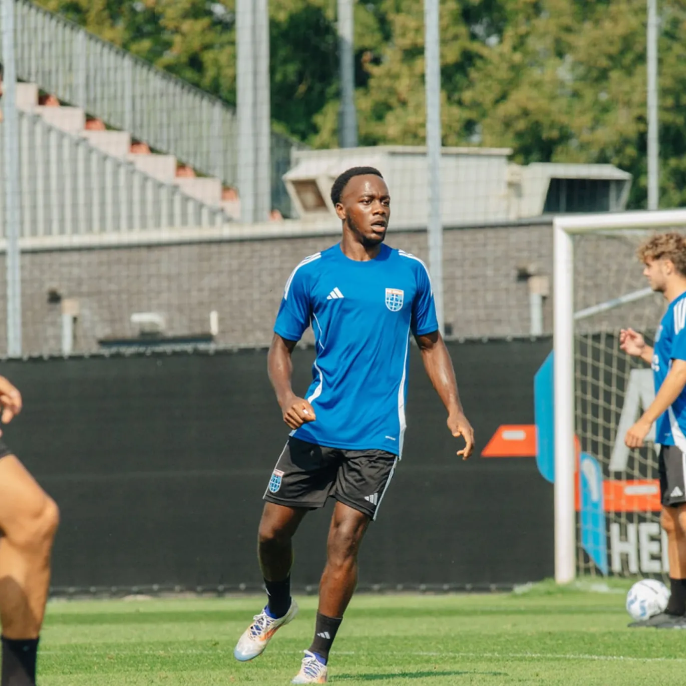 adidas PEC Zwolle Lifestyle Trainingsbroekje 2024-2025 Zwart Wit