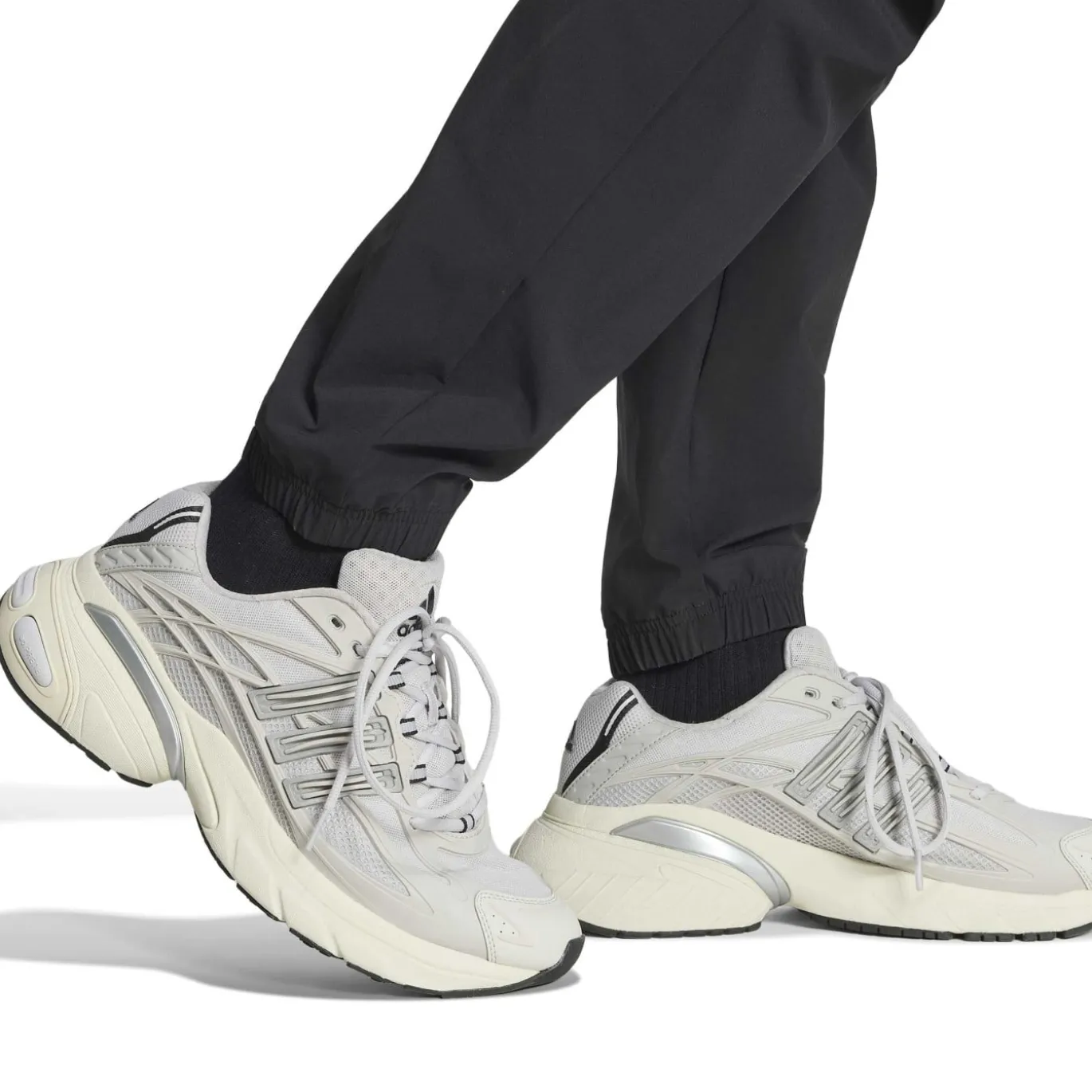 adidas Tech Essential Woven Trainingspak Zwart Zilver