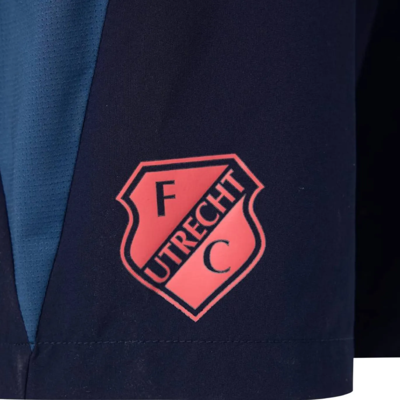 Castore FC Utrecht Trainingsset 2026-2027 Kids Lichtrood Donkerblauw Blauw