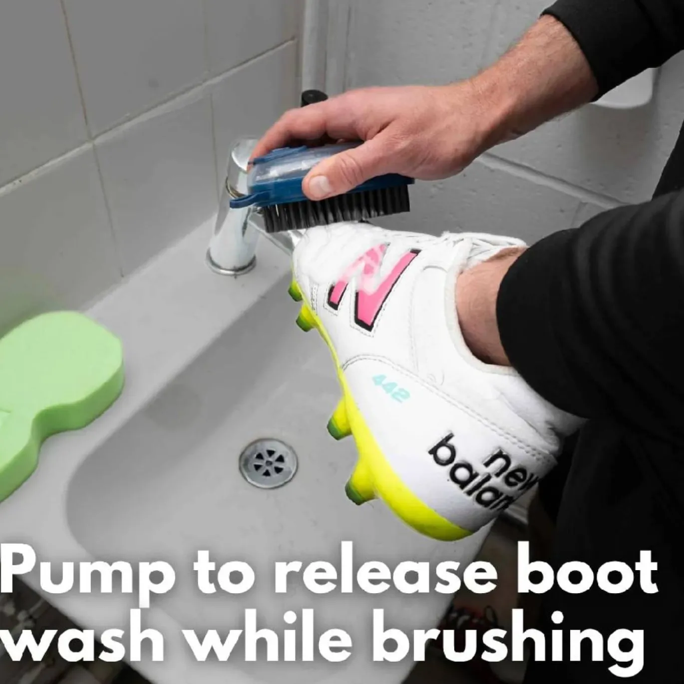 Gloveglu Clean Kick Pump Brush Schoenborstel