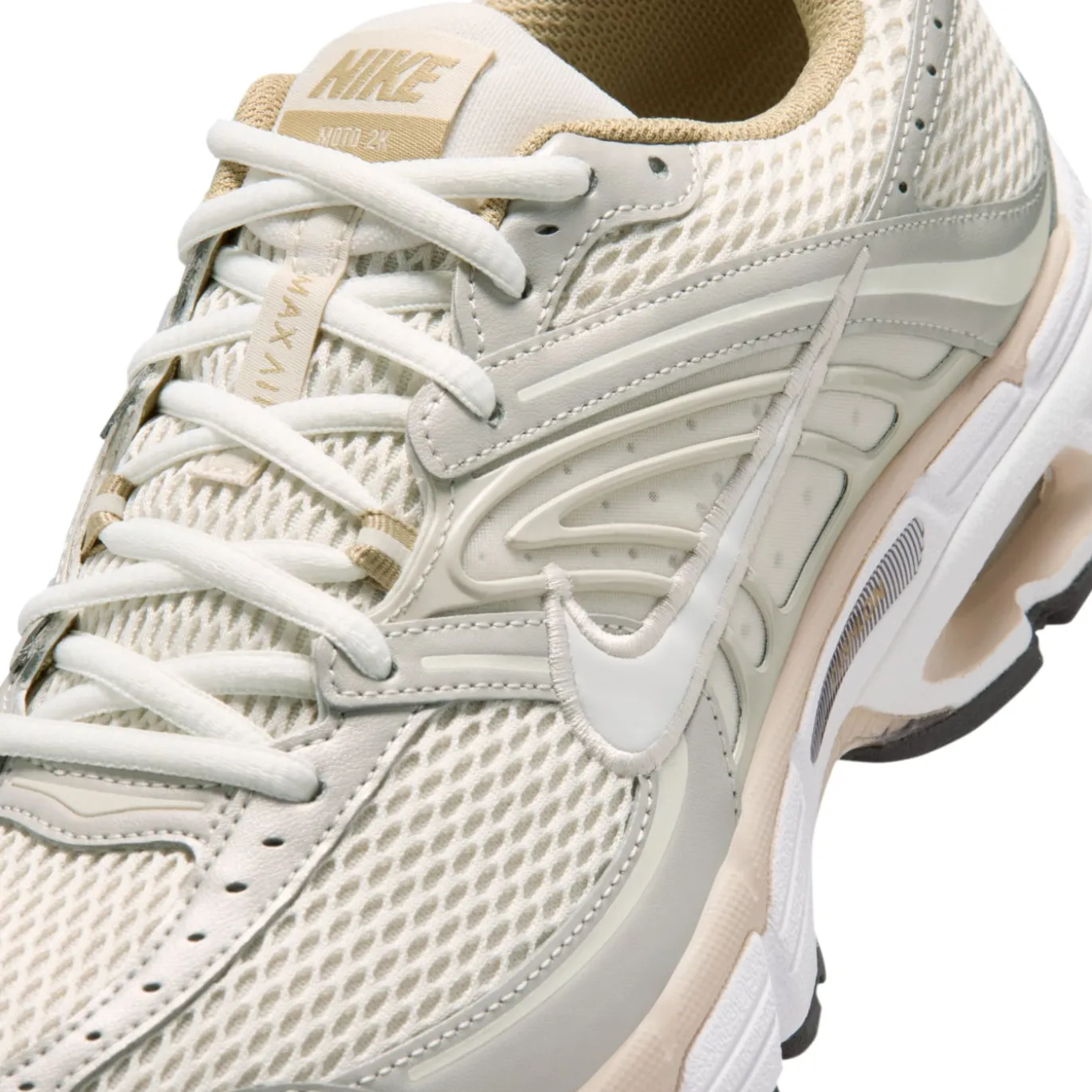 Nike Air Max Moto 2K Sneakers Beige Creme Wit Zilvergrijs