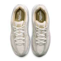 Nike Air Max Moto 2K Sneakers Beige Creme Wit Zilvergrijs