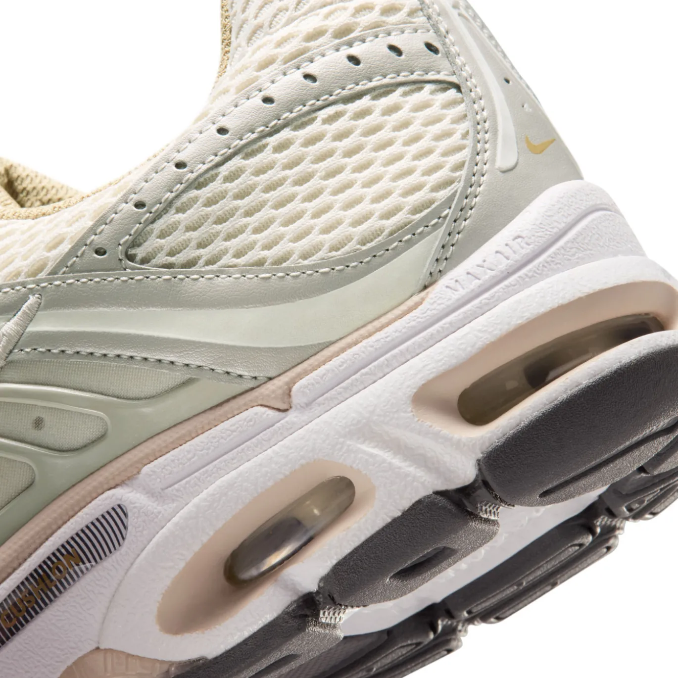 Nike Air Max Moto 2K Sneakers Beige Creme Wit Zilvergrijs