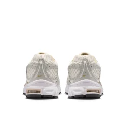 Nike Air Max Moto 2K Sneakers Beige Creme Wit Zilvergrijs