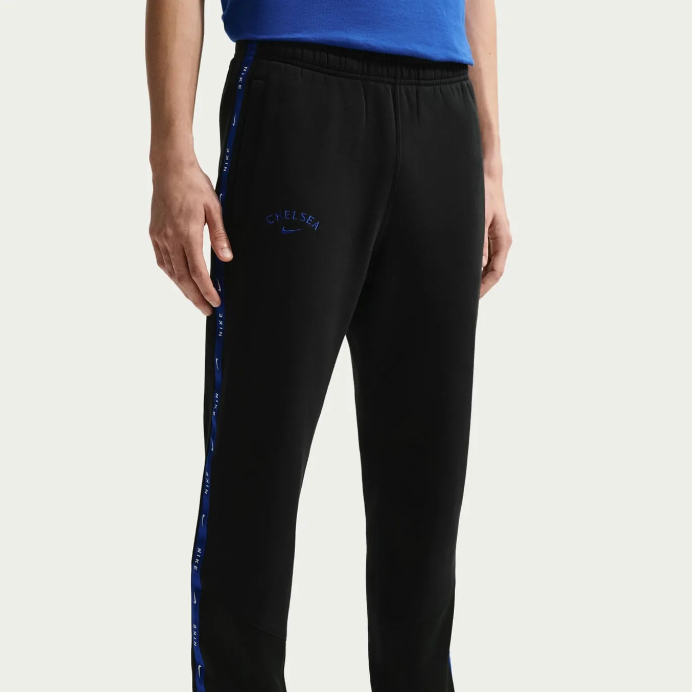 Nike Chelsea City Side Fleece Joggingbroek 2026-2027 Zwart Donkerblauw