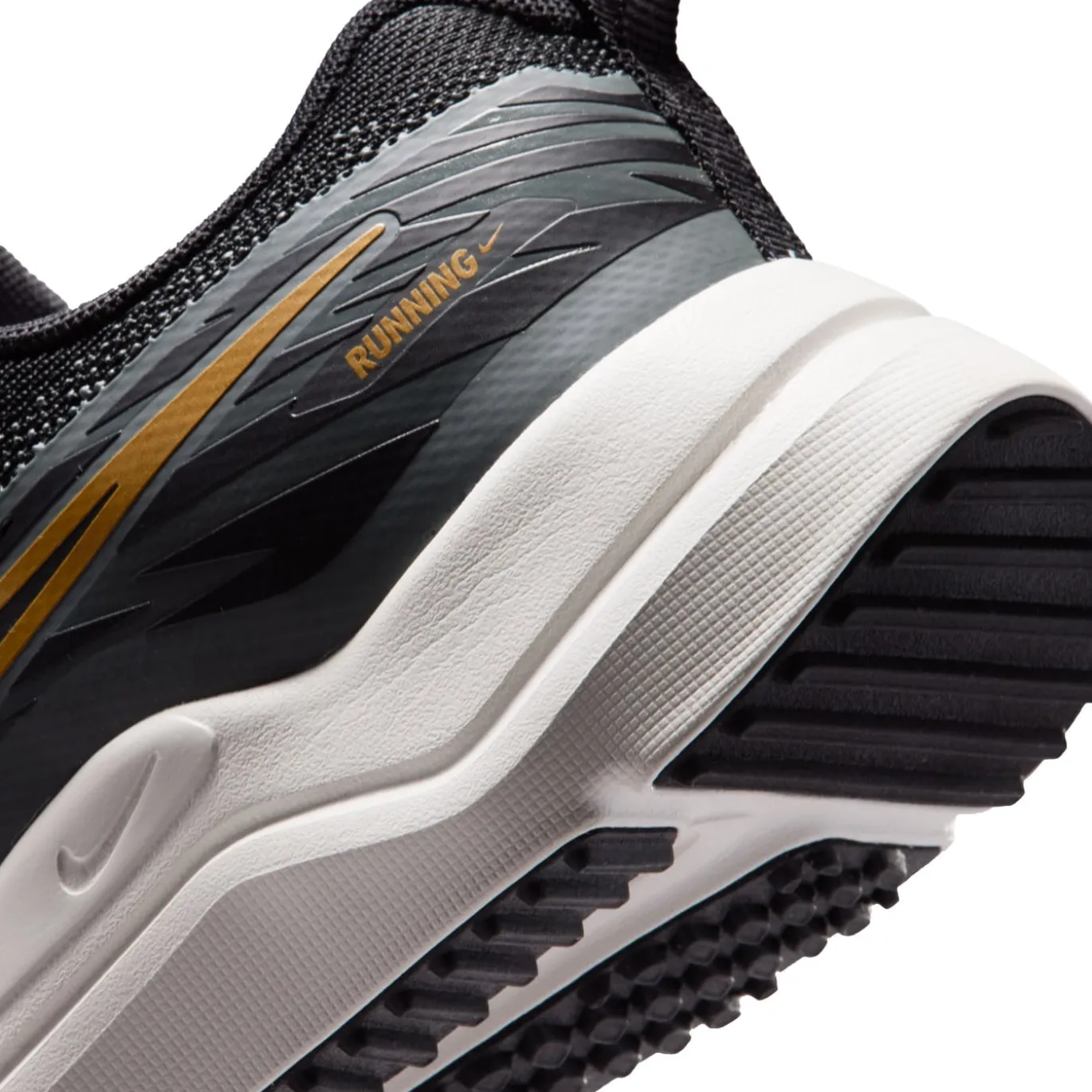 Nike Cosmic Runner Hardloopschoenen Zwart Zilvergrijs Goud