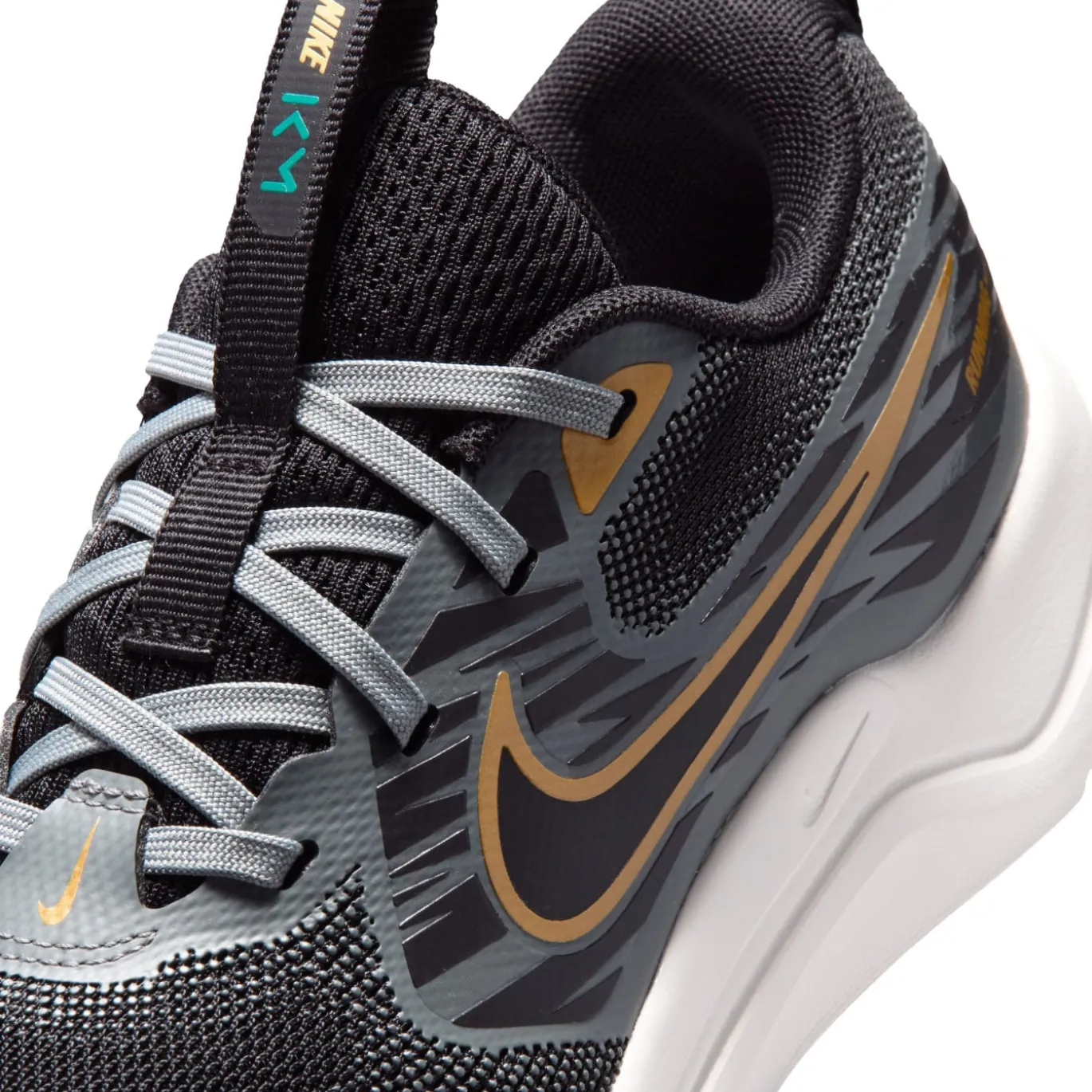 Nike Cosmic Runner Hardloopschoenen Zwart Zilvergrijs Goud