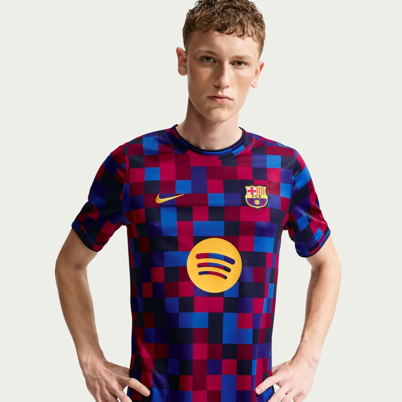 Nike FC Barcelona Pre-Match Trainingsshirt 2026-2027 Rood Donkerblauw Geel