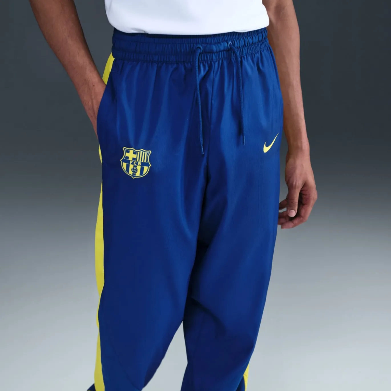 Nike FC Barcelona Woven Trainingspak Full-Zip 2025-2026 Donkerblauw Geel Rood