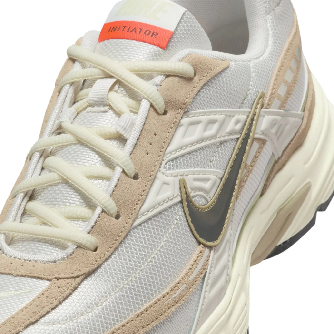 Nike Initiator Sneakers Wit Lichtbruin Beige