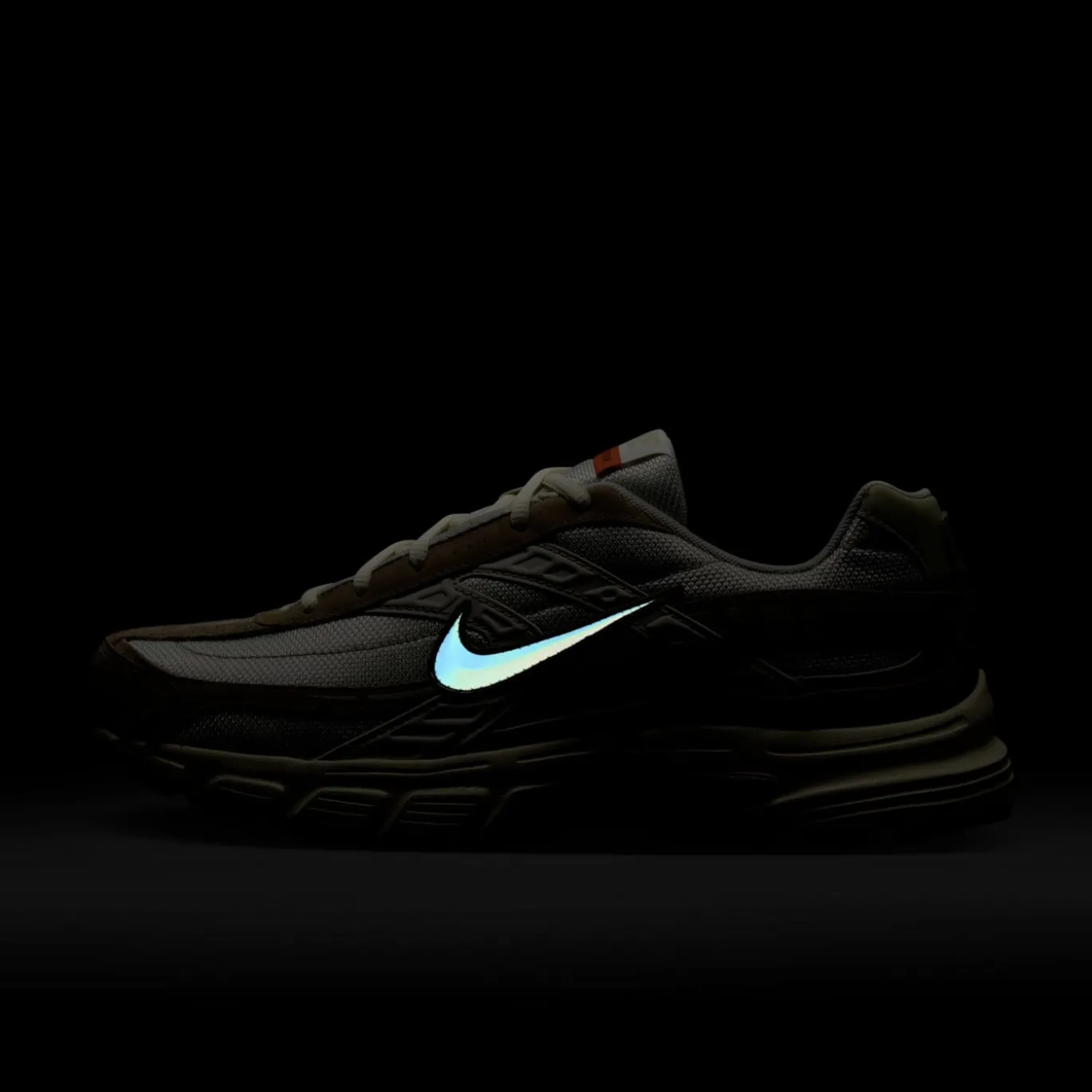 Nike Initiator Sneakers Wit Lichtbruin Beige