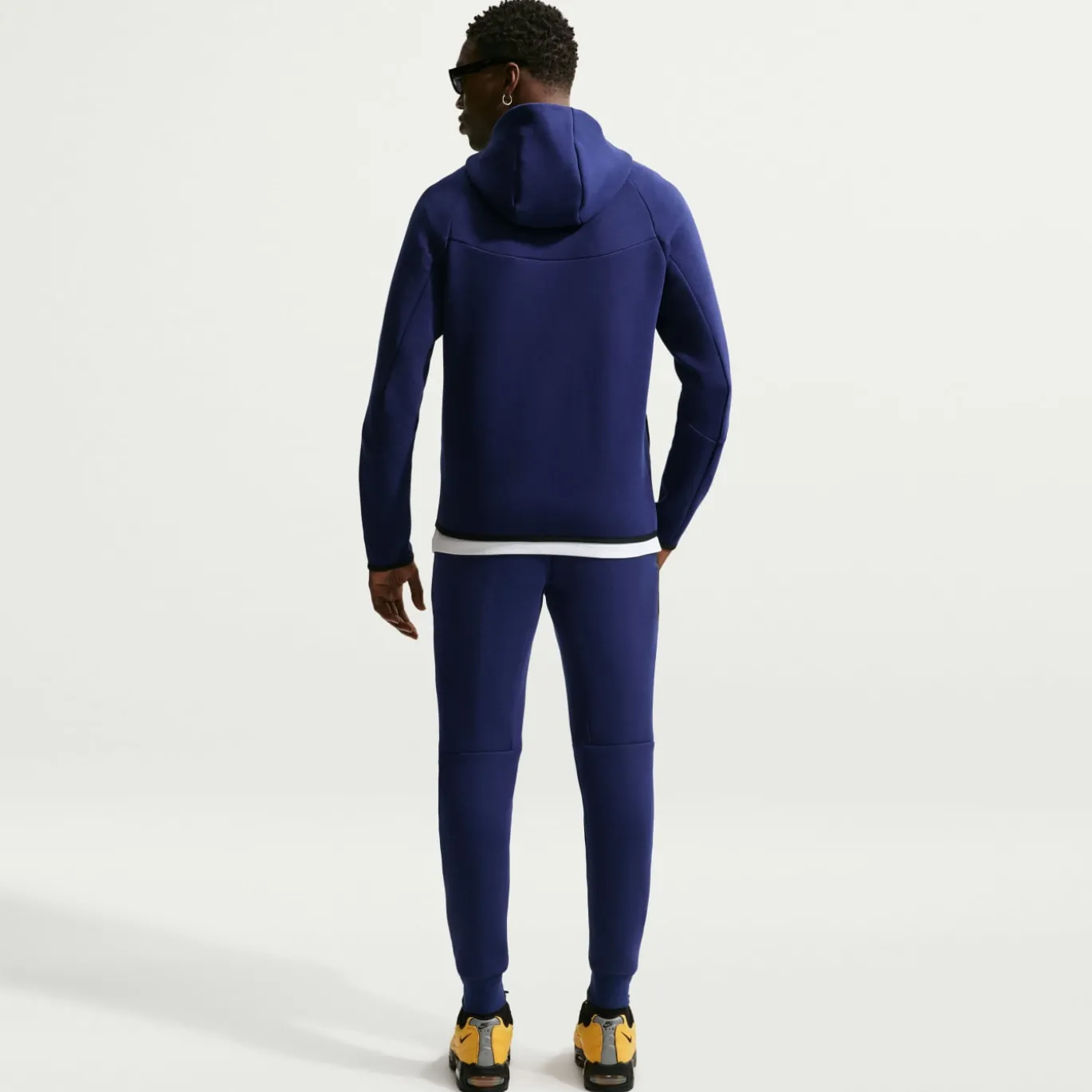 Nike Inter Milan Tech Fleece Joggingbroek 2026-2027 Donkerblauw Zwart Goudgeel
