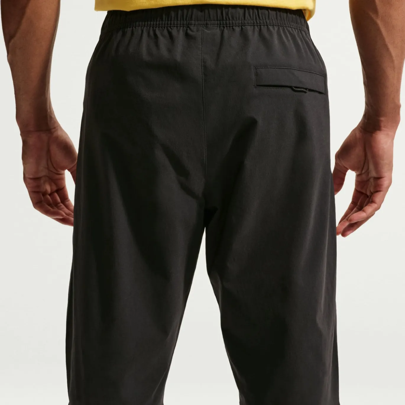Nike Inter Milan Tech Woven Trainingsbroek 2026-2027 Zwart Goudgeel