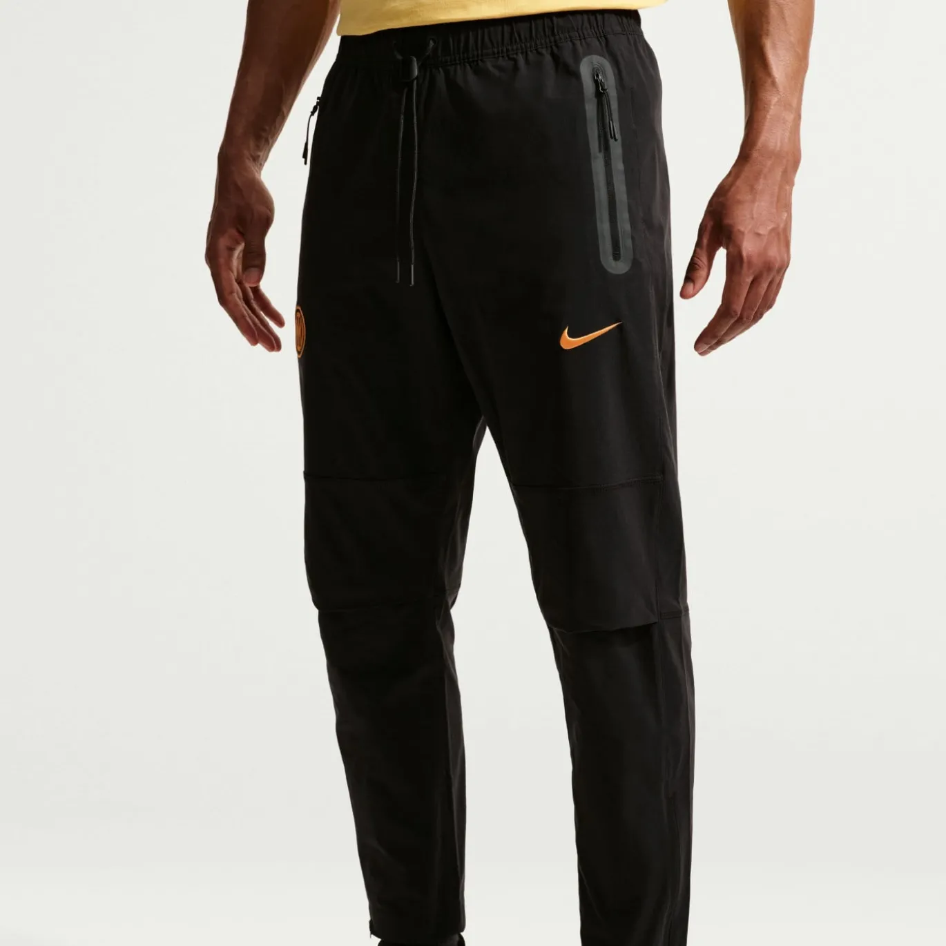 Nike Inter Milan Tech Woven Trainingsbroek 2026-2027 Zwart Goudgeel