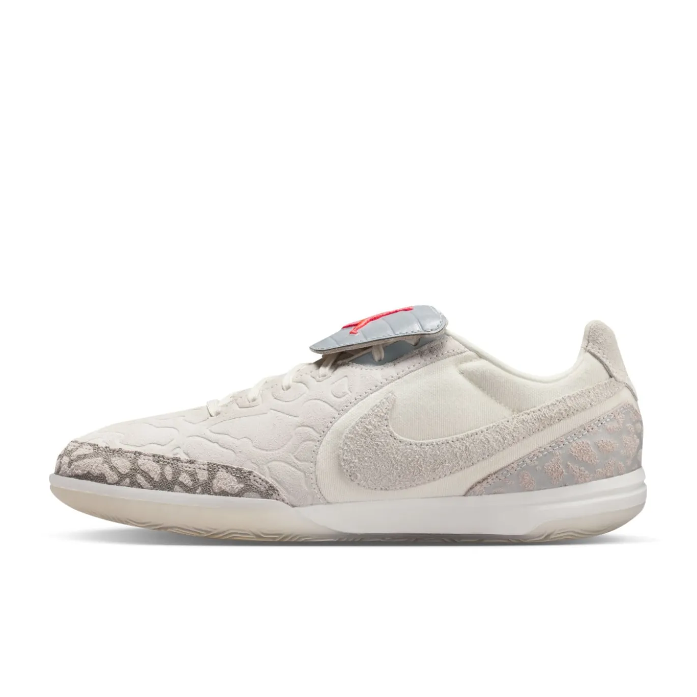 Nike Jordan Tiempo Streetgato SE Straatvoetbalschoenen Beige Zilver Felrood