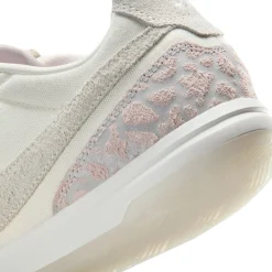 Nike Jordan Tiempo Streetgato SE Straatvoetbalschoenen Beige Zilver Felrood