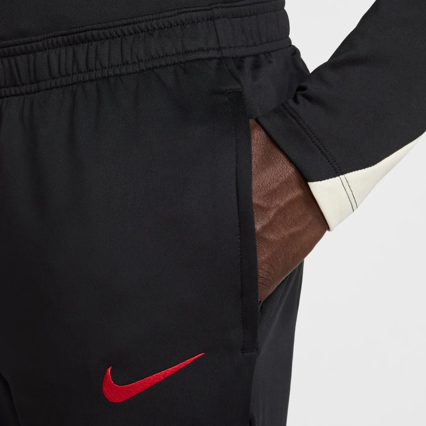 Nike Liverpool Strike Trainingspak 1/4-Zip 2024-2025 Gebroken Wit Zwart Rood