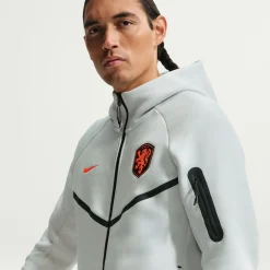 Nike Nederland Tech Fleece Trainingspak 2026-2028 Lichtgrijs Zwart Feloranje