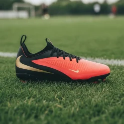 Nike Phantom 6 Low Academy Gras / Kunstgras Voetbalschoenen (MG) Kids Zwart Felrood Goud