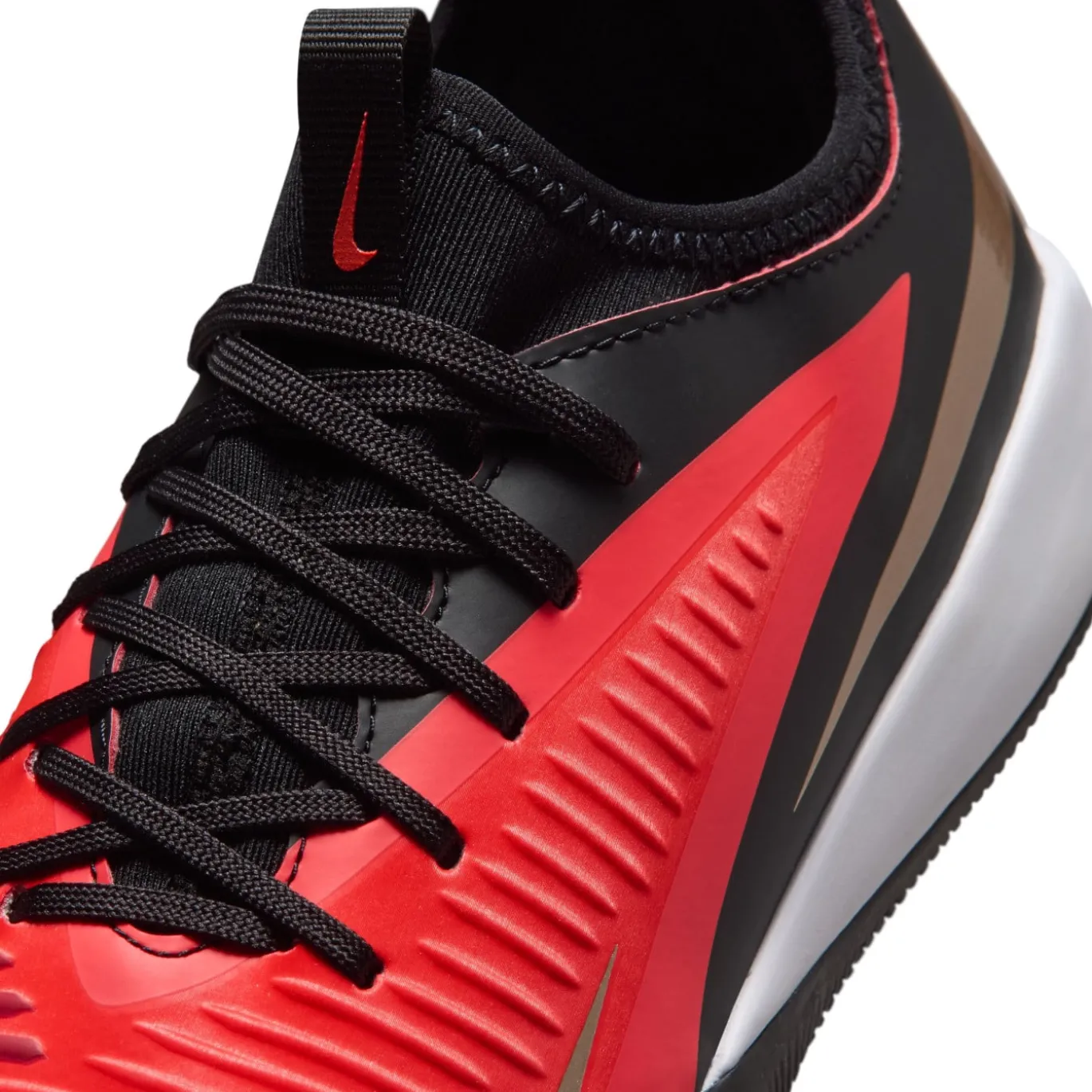 Nike Phantom 6 Low Academy Zaalvoetbalschoenen (IN) Kids Zwart Felrood Goud