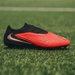Nike Phantom 6 Low Elite Gras Voetbalschoenen (FG) Zwart Felrood Goud
