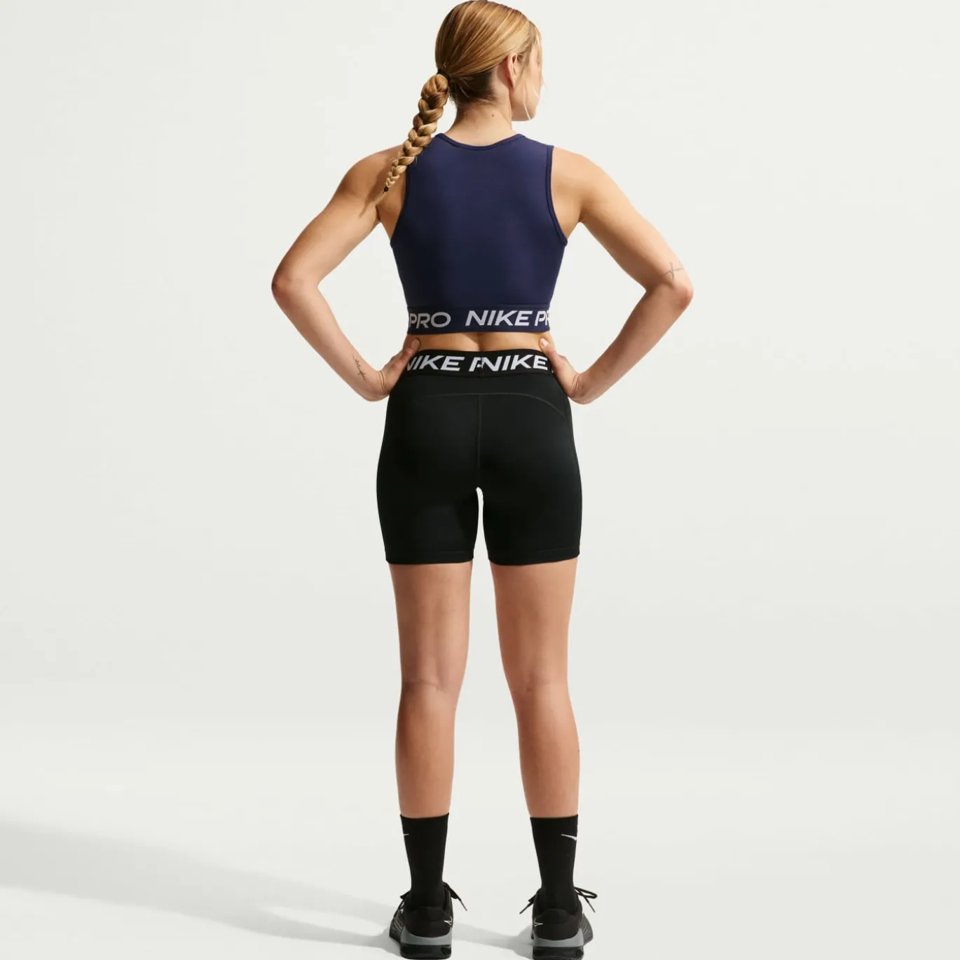 Nike Pro 365 Mid-Rise Sportbroekje Dames (13cm) Zwart Wit