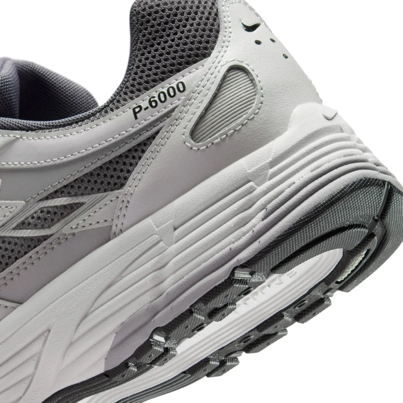 Nike P-6000 Sneakers Grijs Zwart Lichtgrijs
