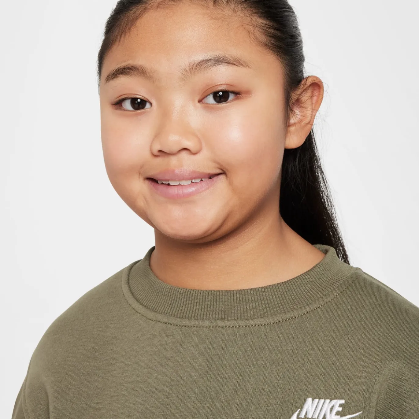 Nike Sportswear Club Fleece Crew Sweater Kids Olijfgroen Wit