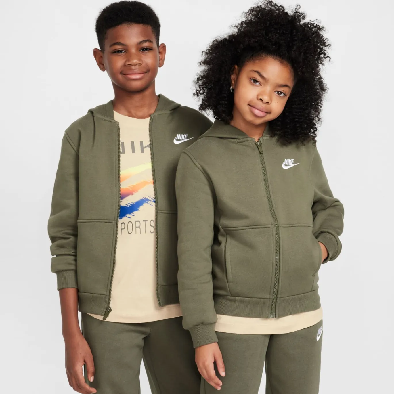 Nike Sportswear Club Fleece Trainingspak Kids Olijfgroen Wit