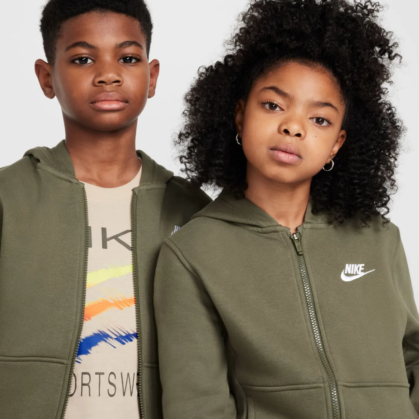 Nike Sportswear Club Fleece Trainingspak Kids Olijfgroen Wit