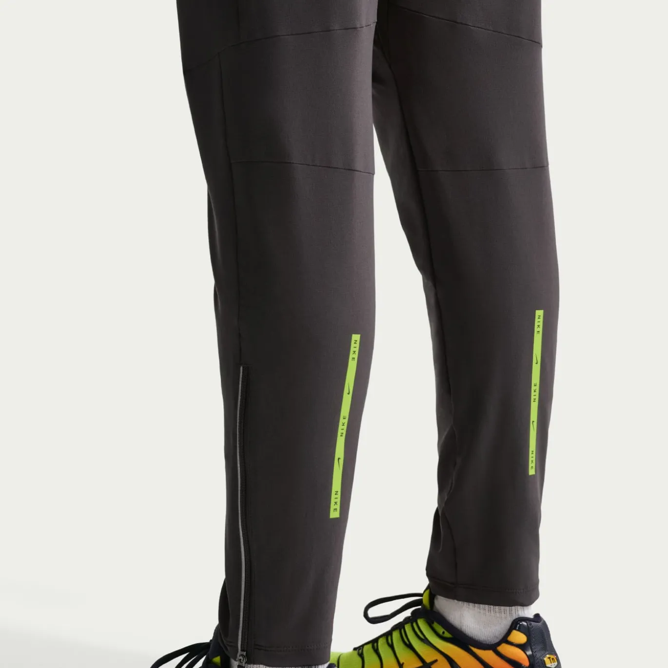Nike Sportswear Running Trainingsbroek Donkergrijs Lichtgrijs