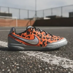 Nike Streetgato x LEGO® Straatvoetbalschoenen Kids Oranje Zwart Zilver