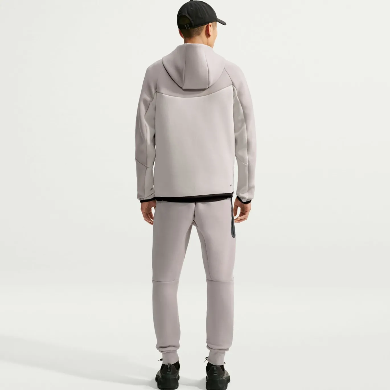 Nike Tech Fleece Sportswear Joggingbroek Lichtgrijs Beige Zwart