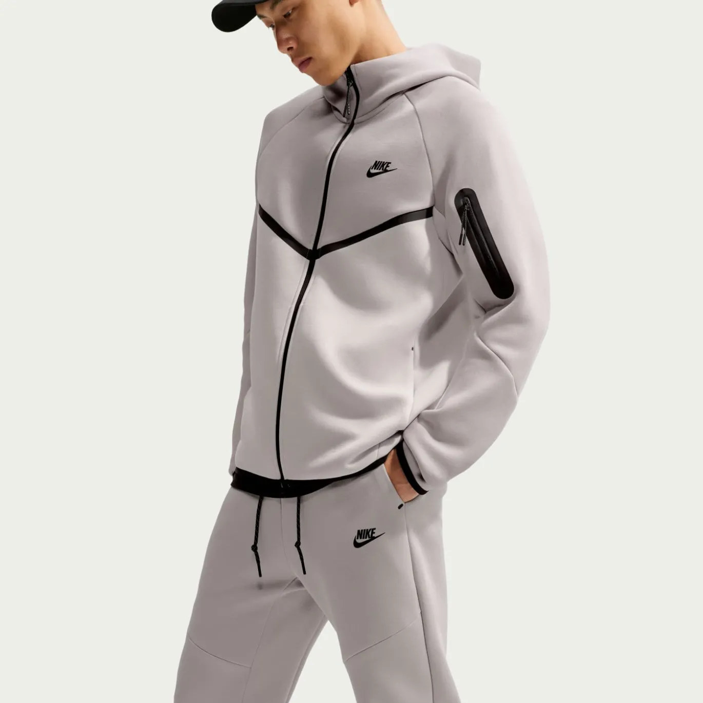 Nike Tech Fleece Sportswear Joggingbroek Lichtgrijs Beige Zwart