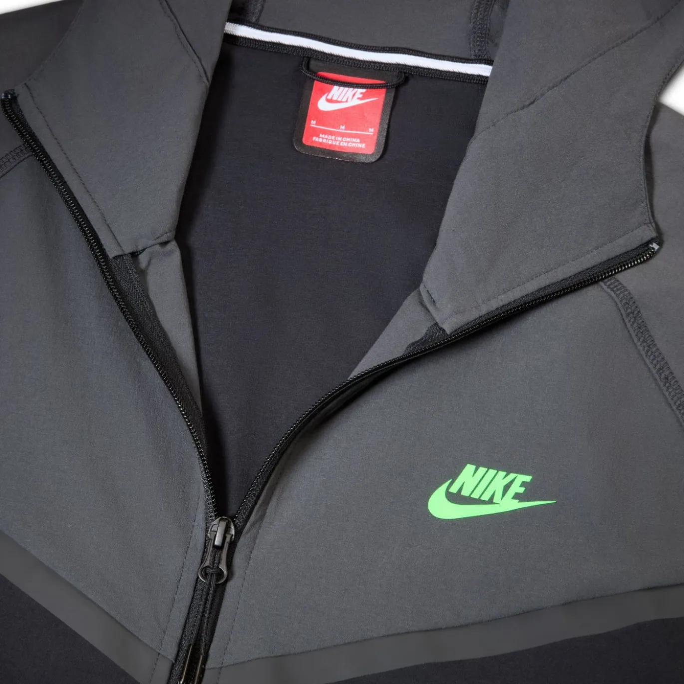 Nike Tech Sportswear Windrunner Jack Donkergrijs Zwart Felgroen