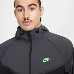Nike Tech Sportswear Windrunner Jack Donkergrijs Zwart Felgroen