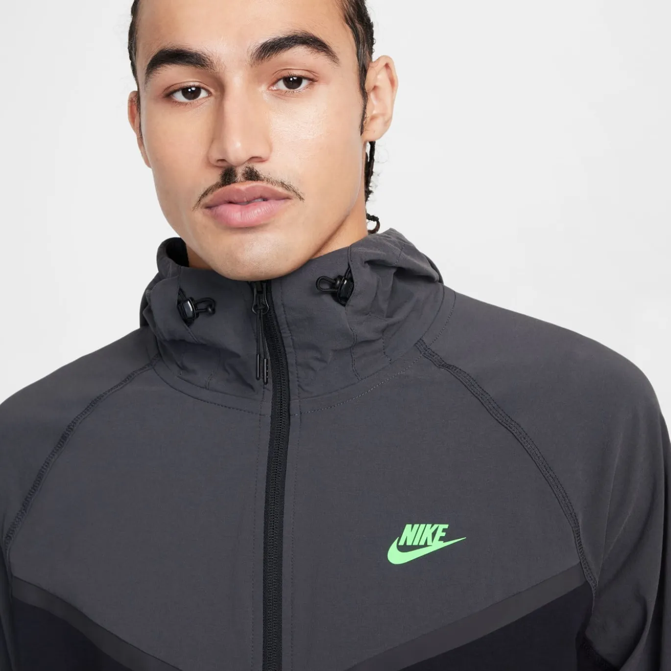 Nike Tech Sportswear Windrunner Jack Donkergrijs Zwart Felgroen