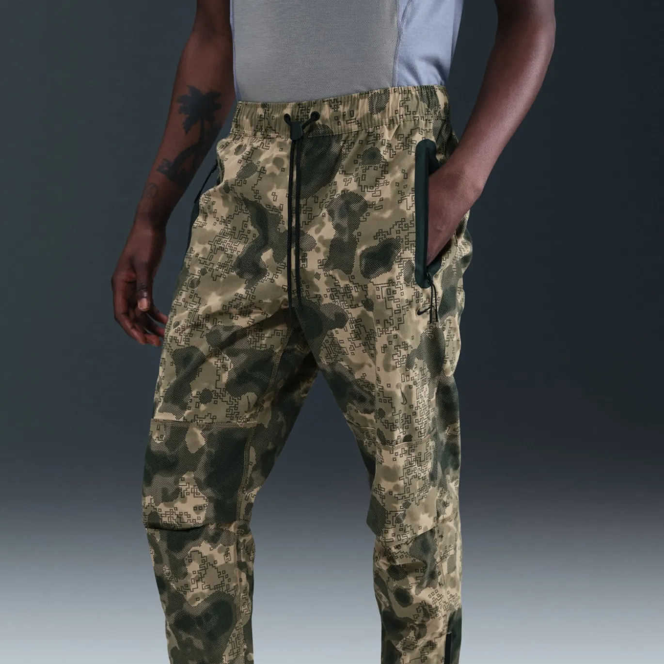 Nike Tech Sportswear Woven Joggingbroek Camo