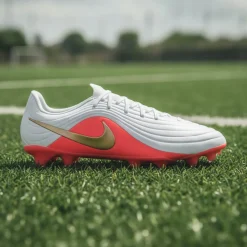 Nike Tiempo Maestro Academy Gras / Kunstgras Voetbalschoenen (MG) Wit Felrood Goud