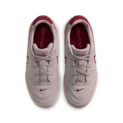Nike Tiempo Streetgato Premium Straatvoetbalschoenen Kids Grijs Wit Bordeauxrood