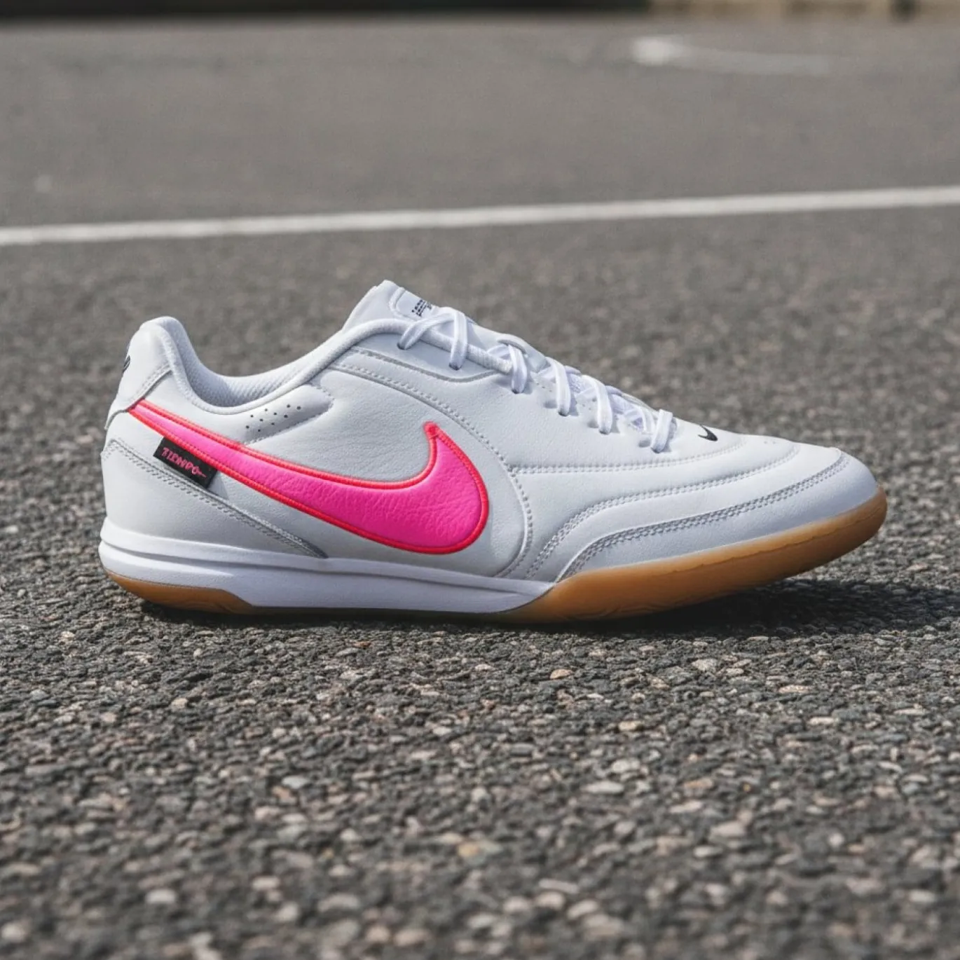 Nike Tiempo Streetgato Premium Straatvoetbalschoenen Wit Felroze Zwart