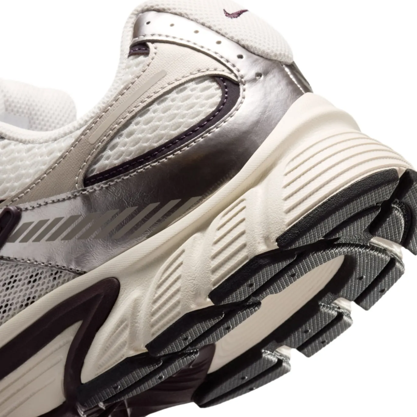 Nike V5 RNR Sneakers Gebroken Wit Zwart Zilvergrijs