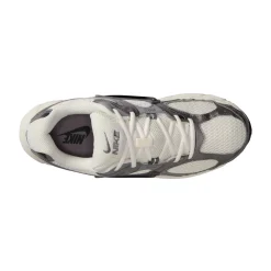 Nike V5 RNR Sneakers Wit Zilvergrijs Zwart
