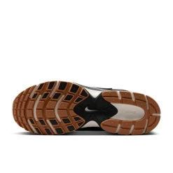 Nike V5 RNR Sneakers Zwart Wit Gum Medium Brown
