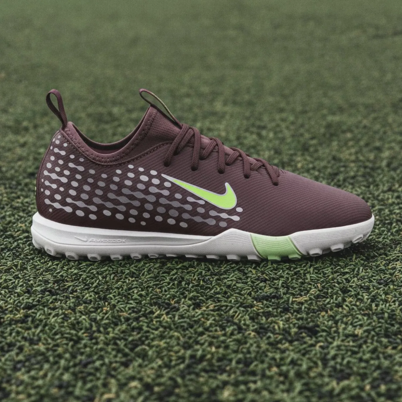Nike Zoom Mercurial Vapor 16 Mbappé Academy Turf Voetbalschoenen (TF) Kids Bruin Neongeel Zilver